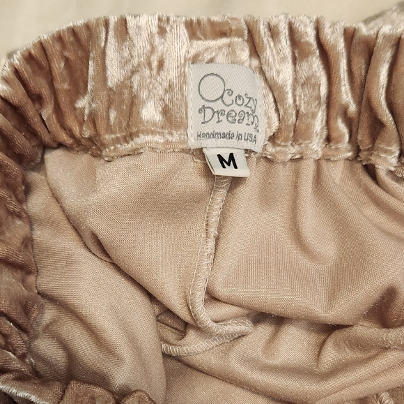 Luxurious crushed velvet joggers champagne colored with shimmer - Picture 5 of 9